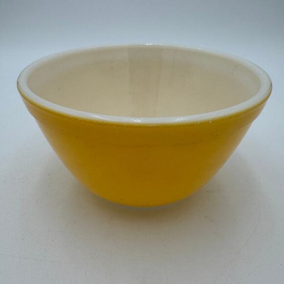 Pyrex Mixing Bowl 1.5 pt Yellow Daisy 401, 5 3/4" - Picture 1 of 5
